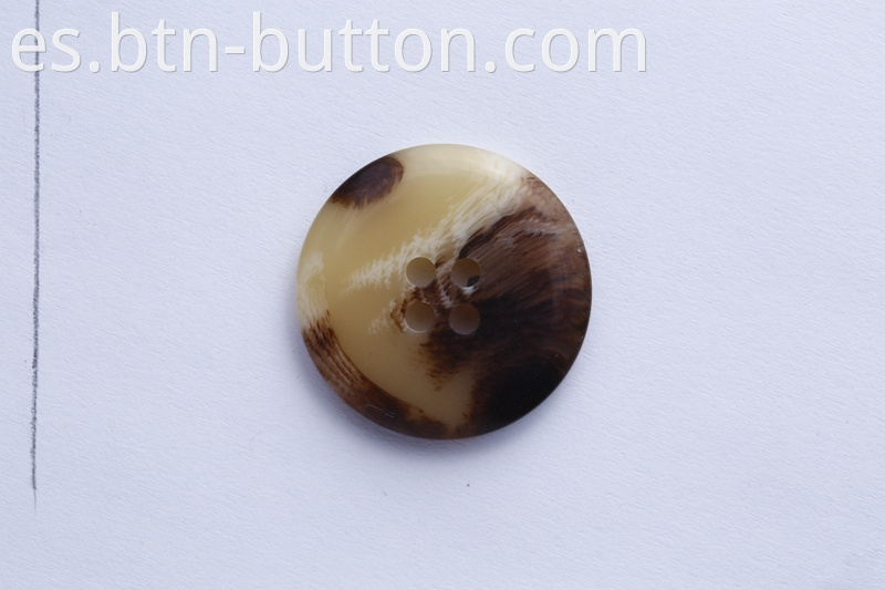 Unsaturated imitation horn resin buttons